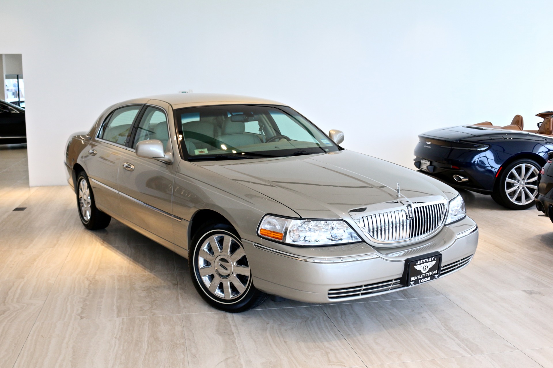 2009 Lincoln Town Car Signature Limited Stock P614771 For Sale Near Vienna Va Va Lincoln Dealer For Sale In Vienna Va P614771 Exclusive Automotive Group