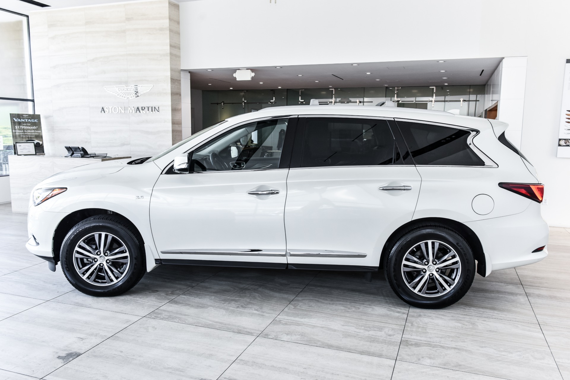 2017 QX60 Majestic White with Gianelle Puerto wheels