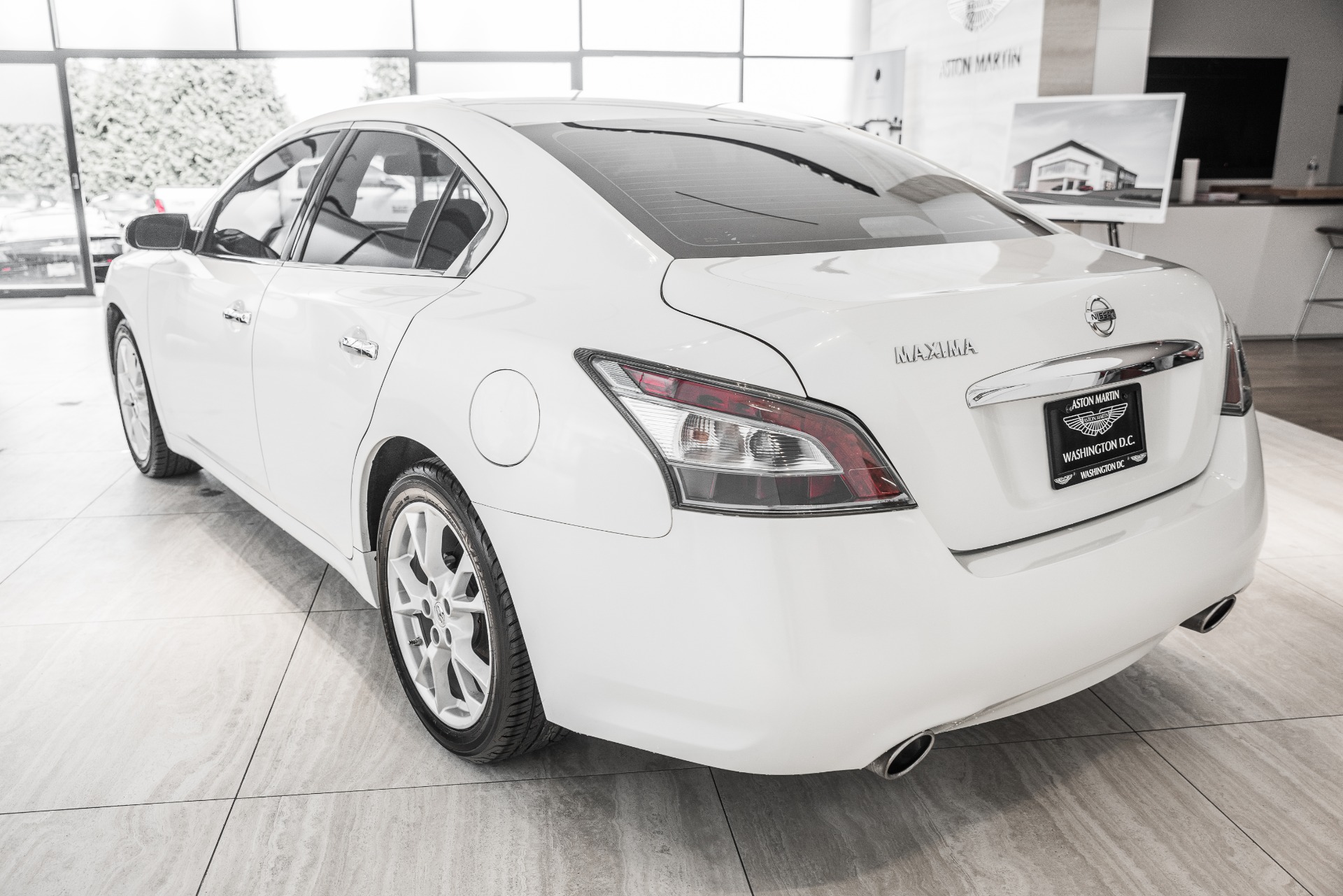 white nissan maxima 2013