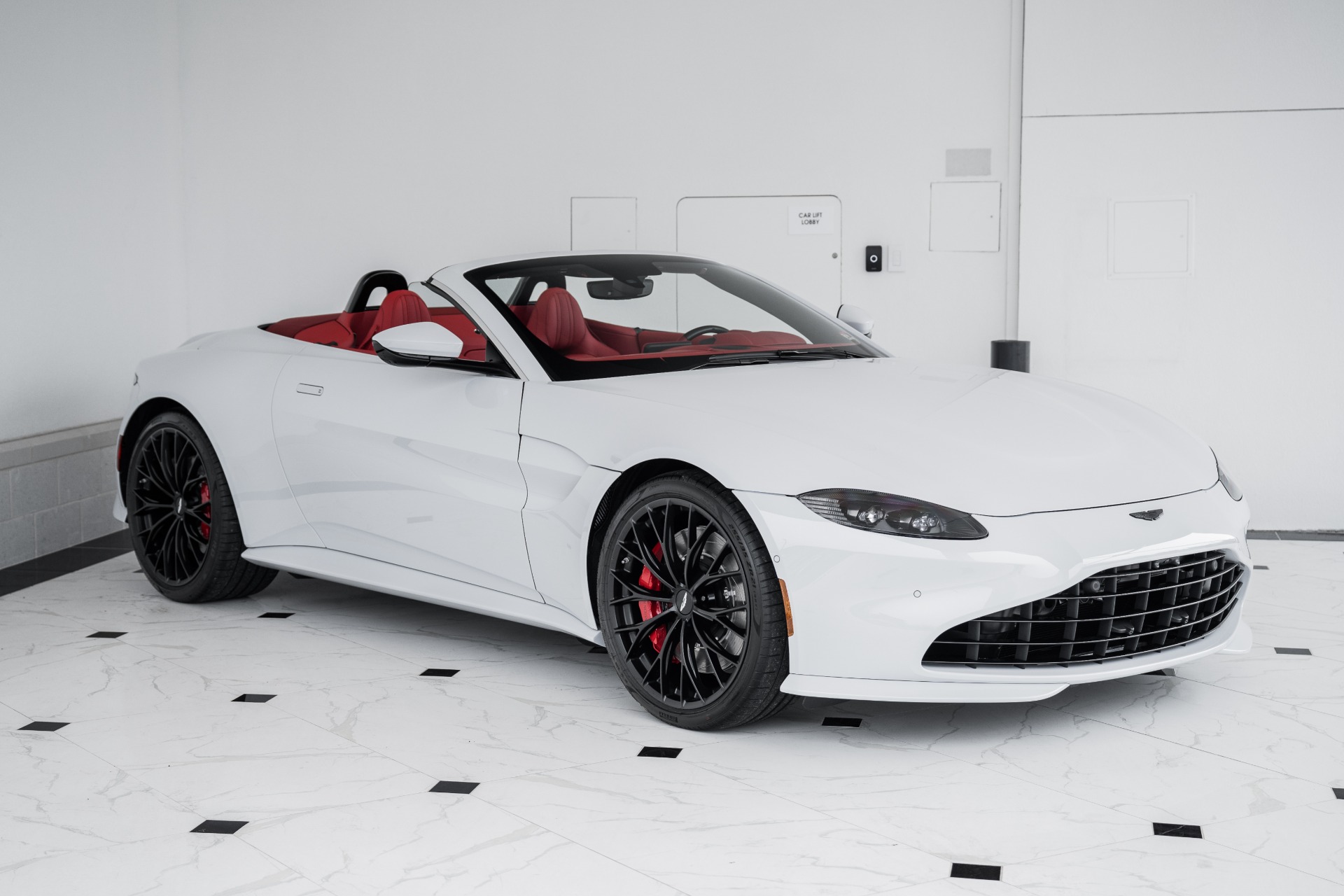 aston martin cabriolet 2023